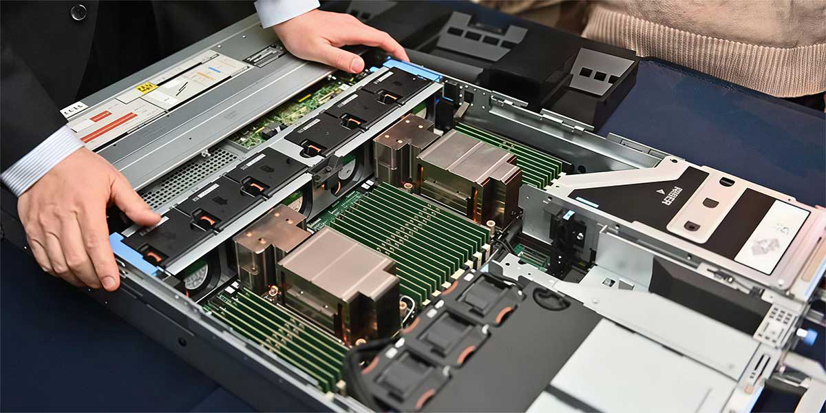 数据中心液冷服务器冷板导热垫片选型实战：TGP 5000替代硅脂根治GPU与NVSwitch界面泵出翘曲的完整复盘
